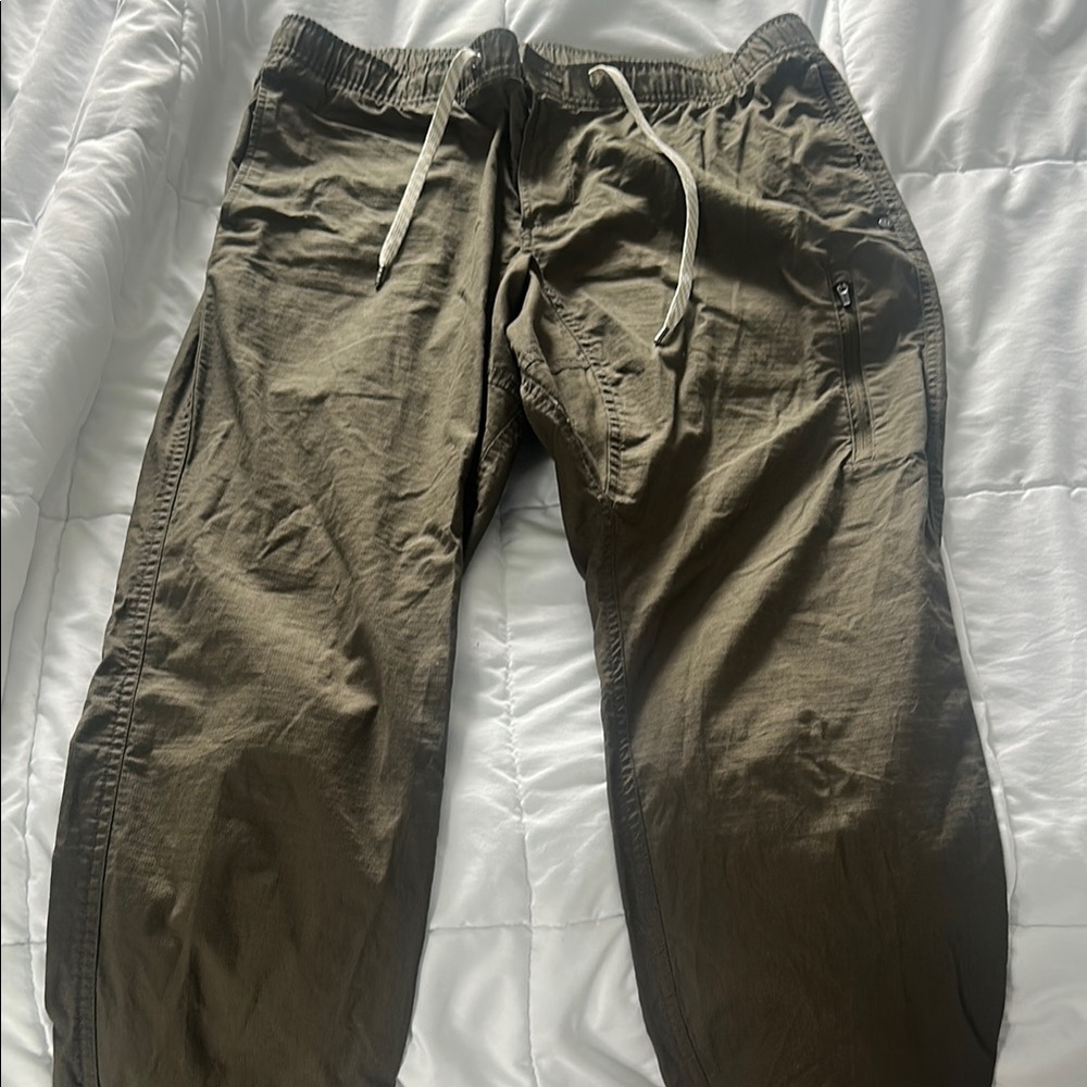 Men's Vuori Olive Joggers